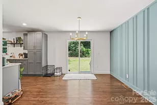1027 Dresden Dr W, Charlotte, NC 28205 - Photo 11