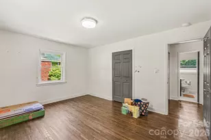 1027 Dresden Dr W, Charlotte, NC 28205 - Photo 19