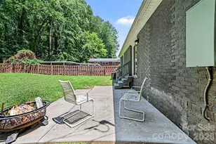 1027 Dresden Dr W, Charlotte, NC 28205 - Photo 27