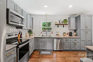 1027 Dresden Dr W, Charlotte, NC 28205 - Photo 15