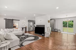 1027 Dresden Dr W, Charlotte, NC 28205 - Photo 7