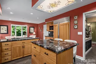 1071 Linkside Dr, Hendersonville, NC 28739 - Photo 9