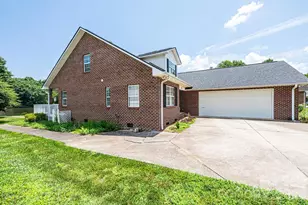 1857 Hidden Pointe Dr, Hickory, NC 28601 - Photo 17