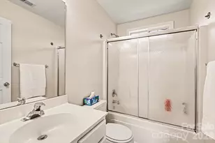 8601 Sawleaf Ct, Charlotte, NC 28215 - Photo 19