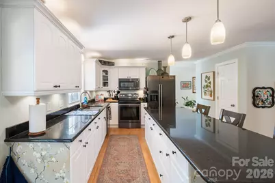 843 W J Street, Newton, NC 28658 - Photo 5