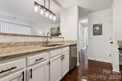 1620 Arlyn Circle #L, Charlotte, NC 28213 - Photo 9