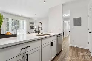 1638 Arlyn Cir, Charlotte, NC 28213 - Photo 5