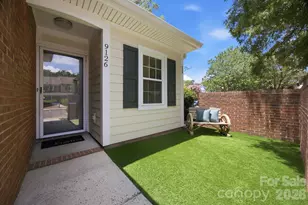 9126 N Vicksburg Park Ct, Charlotte, NC 28210 - Photo 3