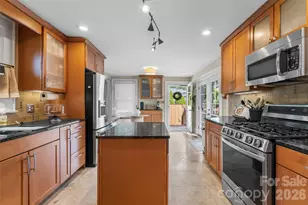 1026 14th Ave Dr NW, Hickory, NC 28601 - Photo 3
