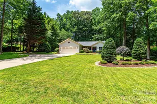 1705 Hummingbird Ln, Hendersonville, NC 28792 - Photo 5