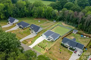 1002 Westminster Dr, Statesville, NC 28677 - Photo 1