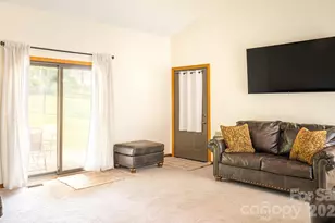 100 Forest Park Dr, Hendersonville, NC 28792 - Photo 13