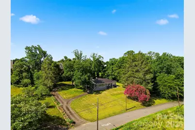 104 31st Avenue NE, Hickory, NC 28601 - Photo 5