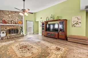 6325 Ellesmere Ct, Charlotte, NC 28227 - Photo 7