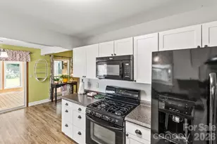 6325 Ellesmere Ct, Charlotte, NC 28227 - Photo 15