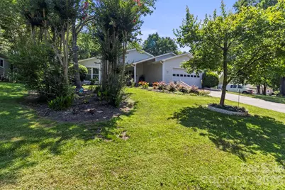 6325 Ellesmere Court, Charlotte, NC 28227 - Photo 3