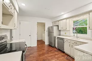 8225 Strawberry Ln, Charlotte, NC 28277 - Photo 15