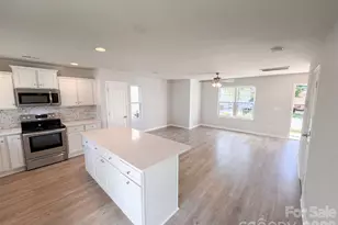 8222 Gabon Ct, Charlotte, NC 28215 - Photo 9