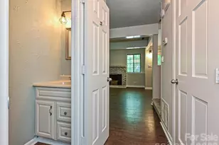 9111 Sharonbrook Dr, Charlotte, NC 28210 - Photo 9