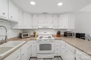 8338 Cricket Lake Dr, Charlotte, NC 28277 - Photo 11