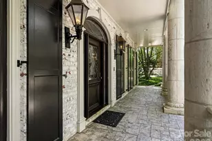 4523 Fox Brook Ln, Charlotte, NC 28211 - Photo 3