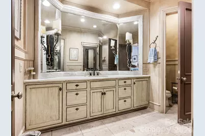 4523 Fox Brook Lane, Charlotte, NC 28211 - Photo 13