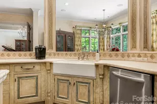 4523 Fox Brook Ln, Charlotte, NC 28211 - Photo 19