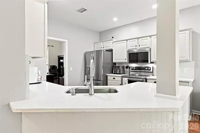 8600 Fieldcroft Drive, Charlotte, NC 28277 - Photo 9