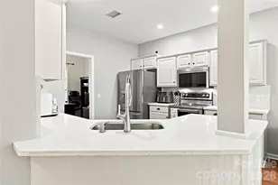 8600 Fieldcroft Dr, Charlotte, NC 28277 - Photo 9