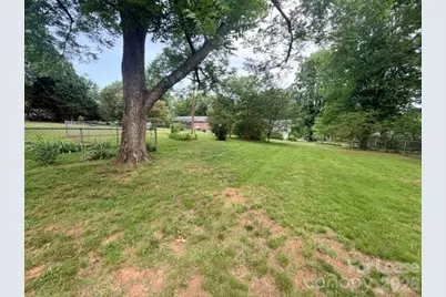 307 19th Avenue NE, Hickory, NC 28601 - Photo 11