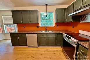 11809 Lansbury Ct, Charlotte, NC 28226 - Photo 5