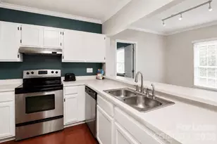 3206 Selwyn Farms Ln, Charlotte, NC 28209 - Photo 3