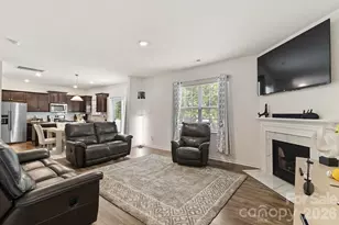 9836 Oak Barrel Ln, Charlotte, NC 28215 - Photo 15