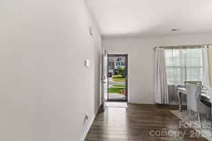 9836 Oak Barrel Ln, Charlotte, NC 28215 - Photo 5