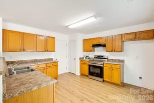 1429 River Run Rd, Lowell, NC 28098 - Photo 11
