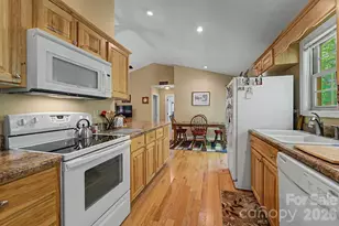 2916 Blanton Branch Rd, Sylva, NC 28779 - Photo 17