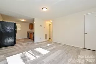 3426 Bonaire Dr, Charlotte, NC 28208 - Photo 7