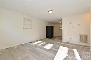 3426 Bonaire Dr, Charlotte, NC 28208 - Photo 5