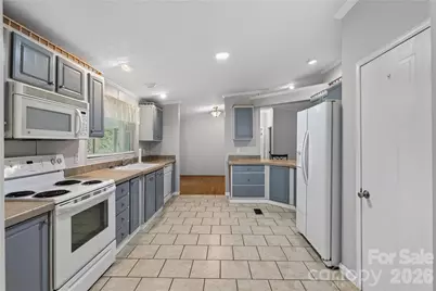 146 Banks View Lane, Hendersonville, NC 28792 - Photo 5