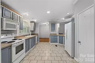 146 Banks View Ln, Hendersonville, NC 28792 - Photo 5