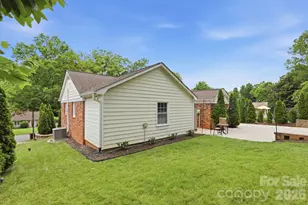 4927 Farm Pond Ln, Charlotte, NC 28212 - Photo 21