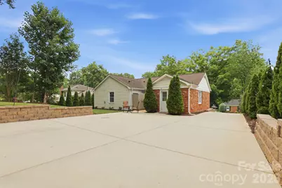 4927 Farm Pond Lane, Charlotte, NC 28212 - Photo 25