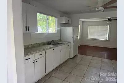 112 10th Avenue SE, Hickory, NC 28602 - Photo 3