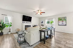 2007 Karen Woods Ln, Charlotte, NC 28216 - Photo 5