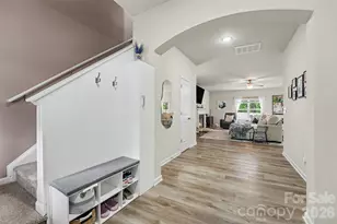 2007 Karen Woods Ln, Charlotte, NC 28216 - Photo 3