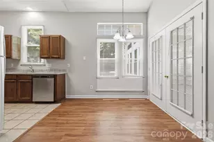 6136 Sunbridge Ct, Charlotte, NC 28269 - Photo 5