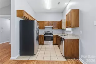 6136 Sunbridge Ct, Charlotte, NC 28269 - Photo 7