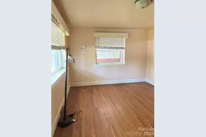 725 5th Avenue SW, Hickory, NC 28602 - Photo 9