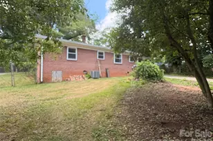 725 5th Ave SW, Hickory, NC 28602 - Photo 3