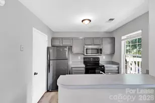 6315 Windsor Gate Ln, Charlotte, NC 28215 - Photo 3
